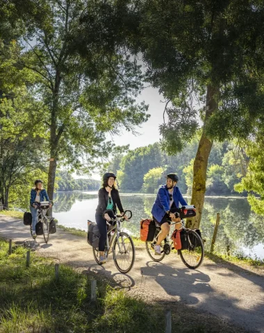 Cyclotouristes dans le Cher